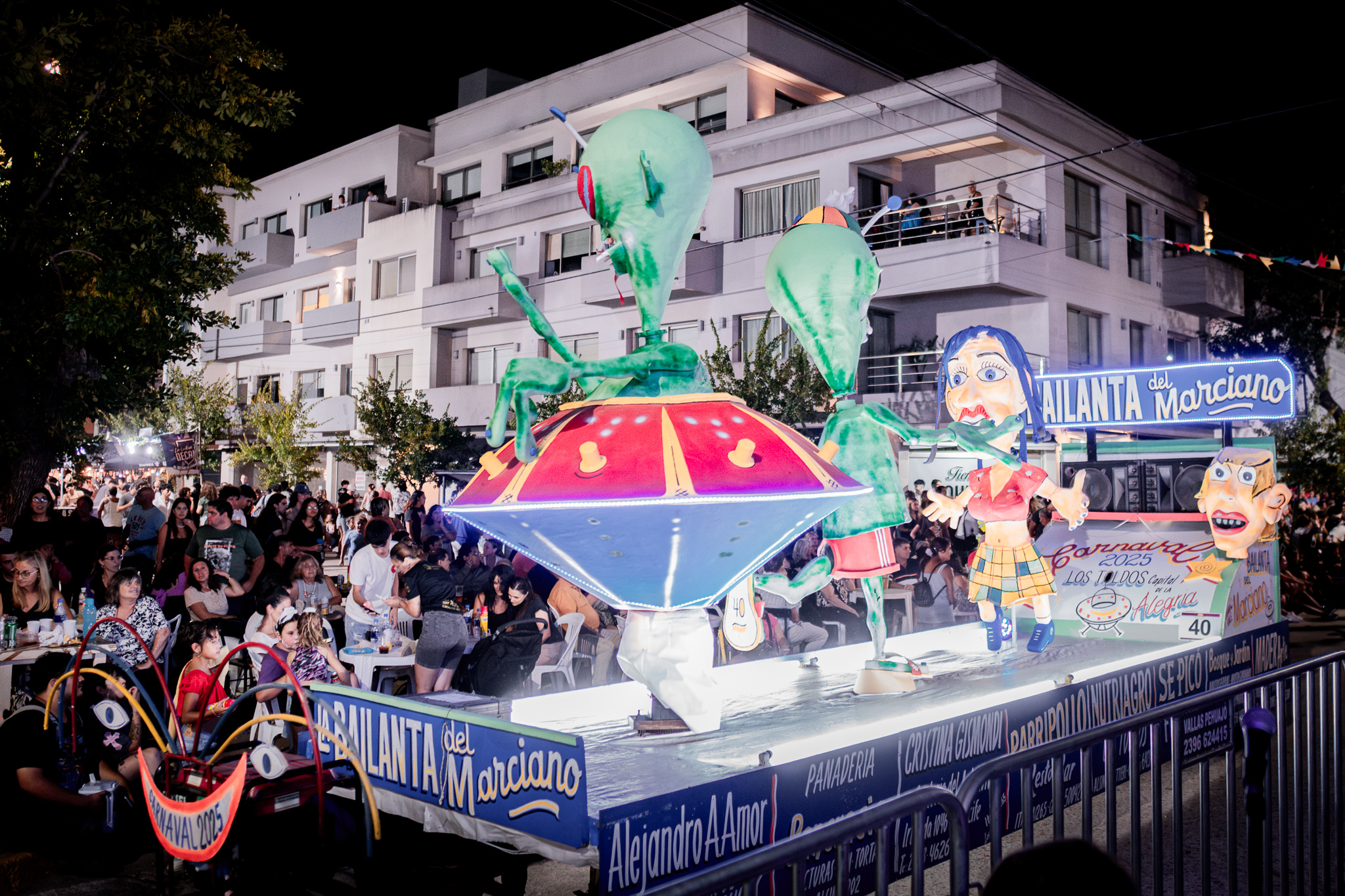 Un carnaval inolvidable: música, color y más de 15.000 almas en fiesta